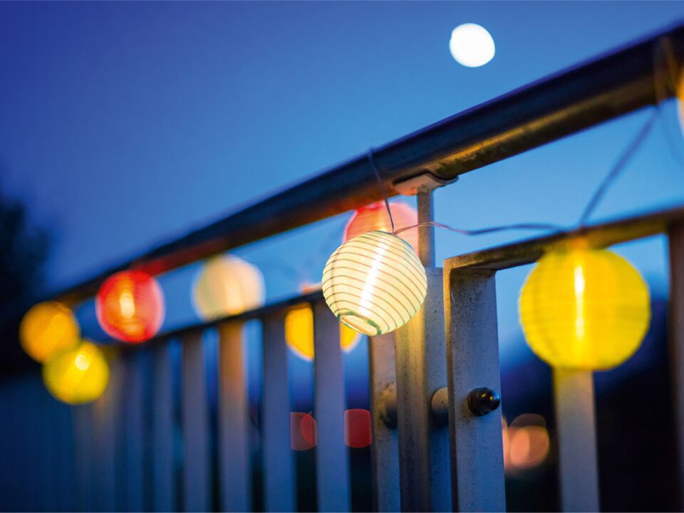 Lichterkette am Geländer